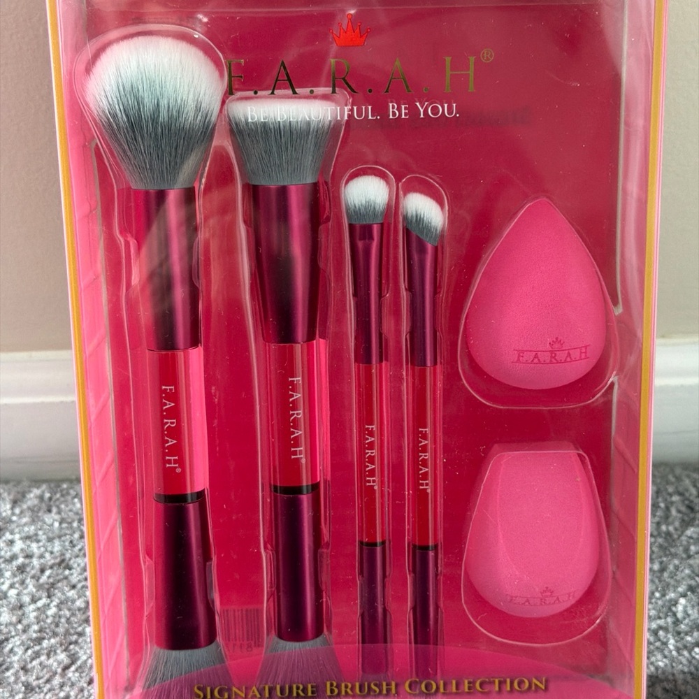 F.A.R.A.H Signature makeup Brush Collection with Sponges NIB